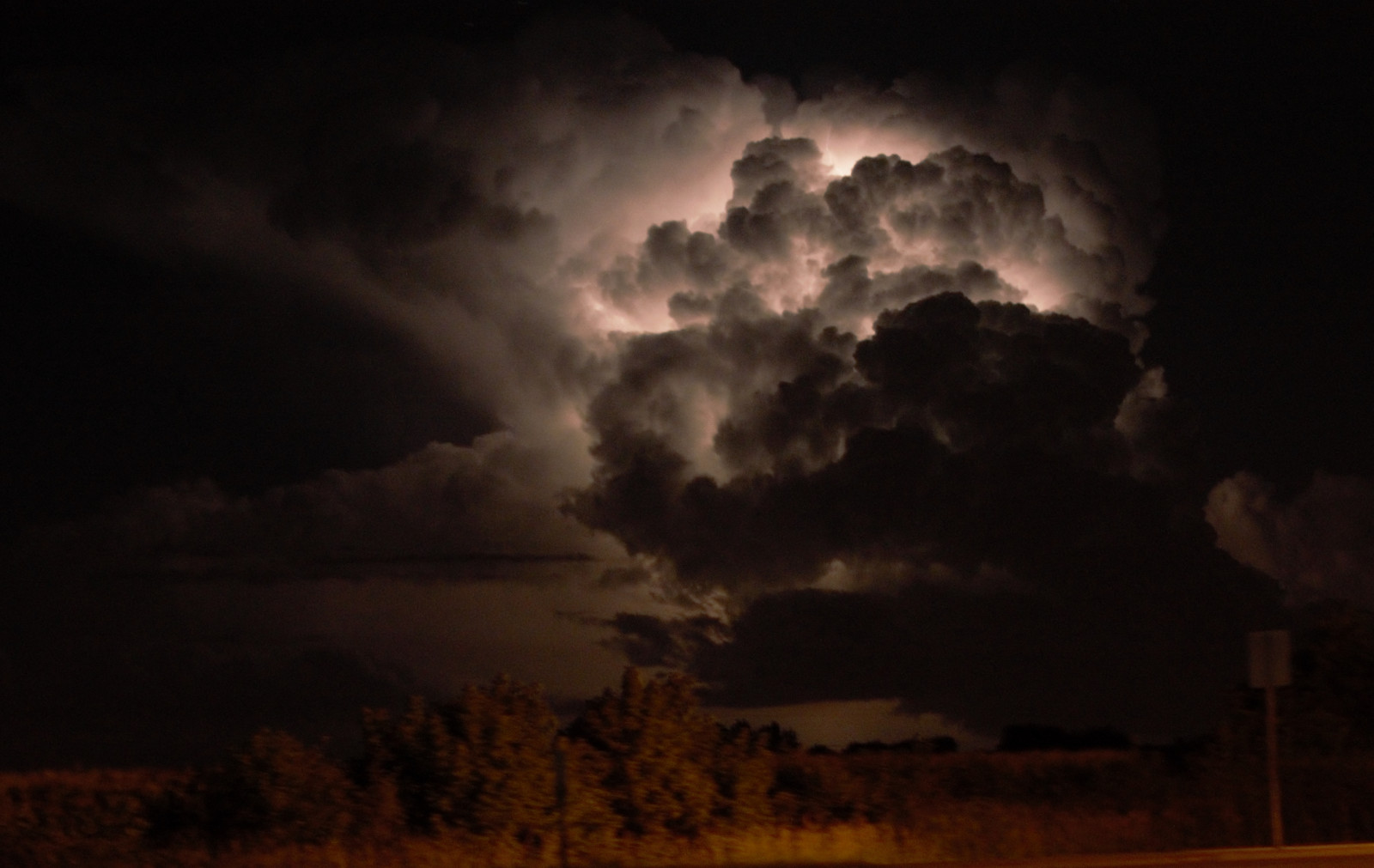 krajina, temný, noc, Příroda, nebe, venku, Blesk, bouřka, večer, vítr, horizont, atmosféra, Nikon, soumrak, Blikat, hrom, půlnoc, Minnesota, elektřina, elektrický, sobota, mrak, bouřlivý, strom, Tamron, počasí, bouřka, víkend, tma, D7100, nikond7100, squareformat, tamron18270, počítač tapeta, červená obloha v dopoledních hodinách, meteorologický jev, kupa, jev, 18270, scotthendersonphotography, Farmingtonminnesota