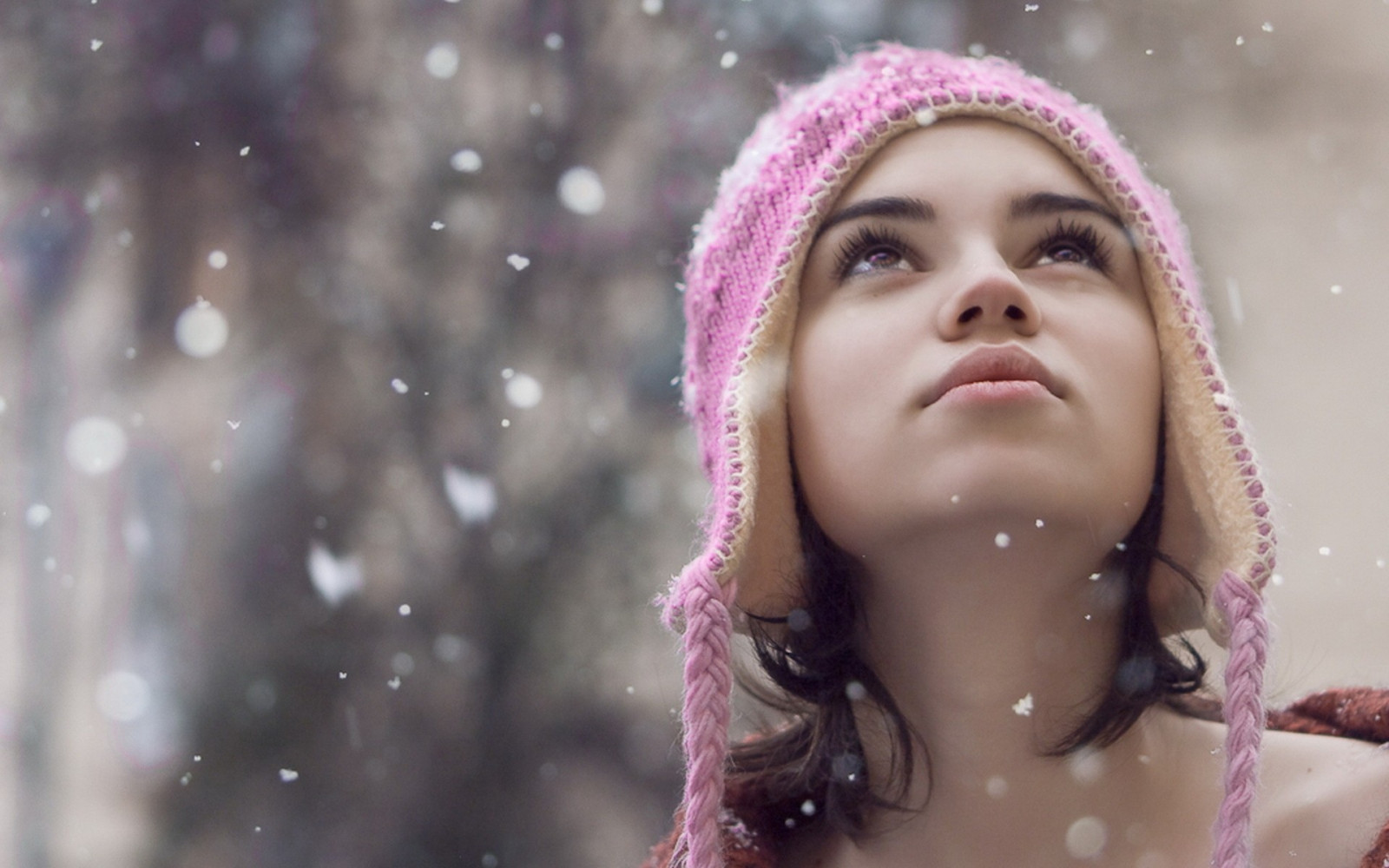 tvář, ženy venku, ženy, model, portrét, bruneta, sníh, zima, fotografování, móda, vlasy, emoce, jaro, Osoba, kůže, hlava, vtipné klobouky, barva, dívka, krása, sezóna, usměj se, oko, žena, dáma, fotografie, portrétní fotografie, focení, mimika, orgán, zblízka