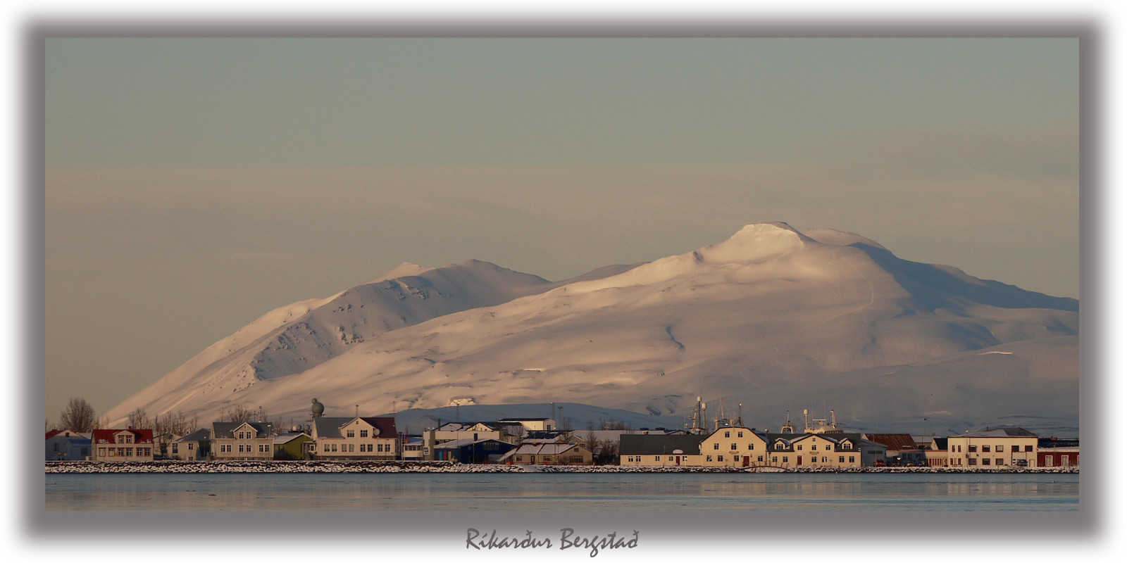 krajina, hory, moře, Příroda, nebe, sníh, zima, mraky, ostrov, Island, tundra, památník, hora, modrá obloha, materiál, prostý, Akureyri, eyjafj r ur, badlands