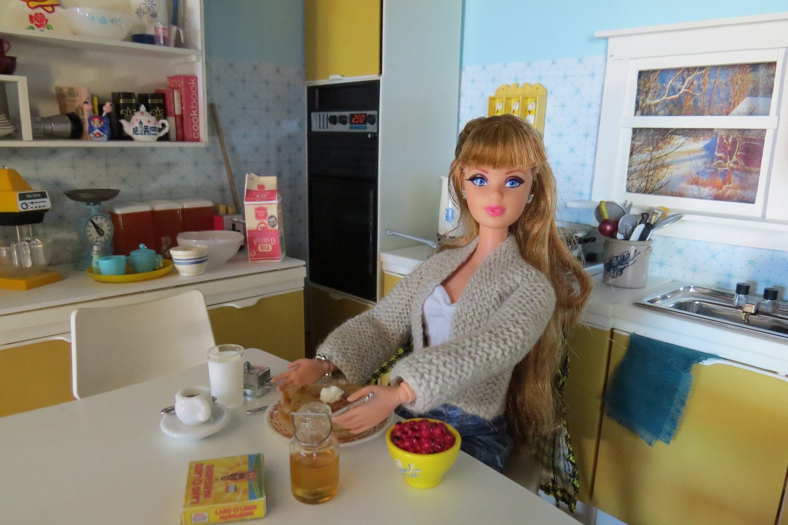 jídlo, pokoj, místnost, kuchař, miniatury, kuchyně, svetr, snídaně, palačinky, jeřabin, 2015, Vzhled interiéru, panenka, měřítko, domeček pro panenky, Barbie, dívka, styl, nábytek, glam, 16, série obrazů, rement, komár, playscale, sirup