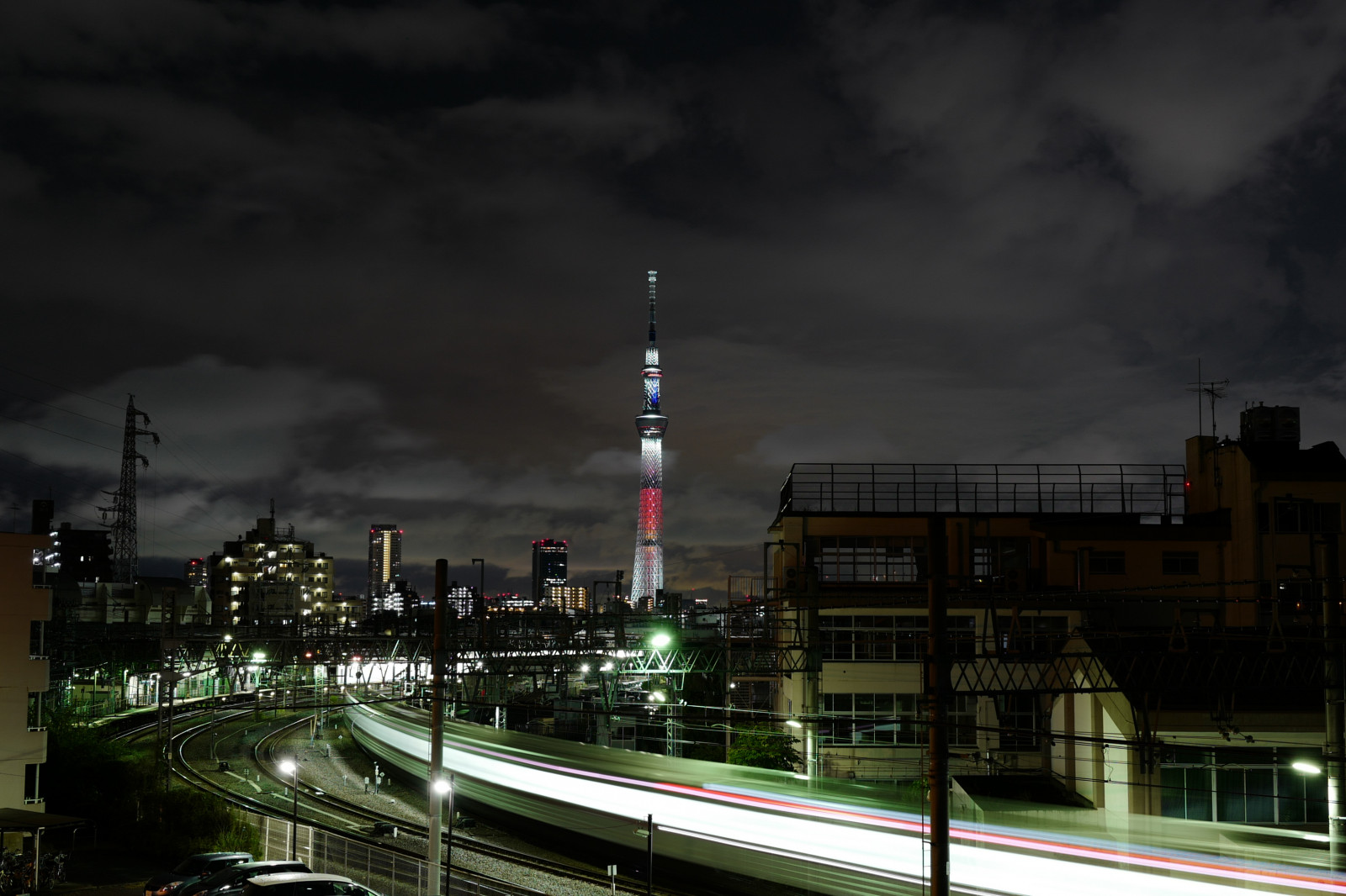 Japonsko, město, panoráma města, noc, architektura, odraz, nebe, panoráma, mrakodrap, večer, věž, soumrak, Leica, metropole, Tokio, jp, Skytree, světlo, mrak, centrum, zakalený, počasí, osvětlené, osvětlení, tma, mezník, Tokyo Sky Tree, kanegafuchi, summilux, leicaq, summilux1728, q, 1728, urban area, Atmosféra Země, Metropolitní oblast, lidské osídlení