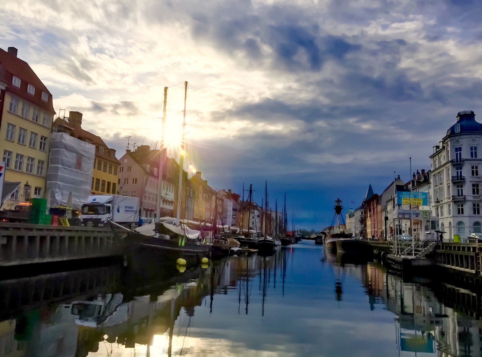 cestovat, nebe, slunce, mraky, Kodaň, Dánsko, fotografování, Nyhavn, kanál, nábřeží, iPhone, Foto dne, obrázek dne, Překrásná místa, krásný obrázek, Zajímavá místa, mobilephotography, inexplore, iphoneografie