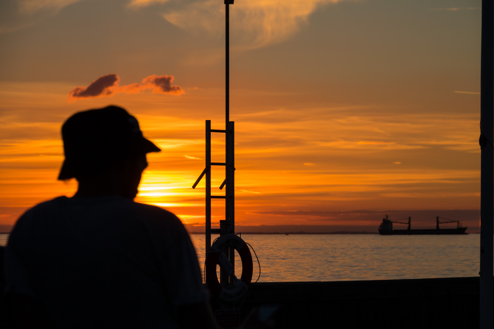 luce del sole, persone, tramonto, mare, silhouette, spiaggia, Alba, sera, mattina, costa, Sole, orizzonte, crepuscolo, nube, alba, oceano, v strahamnen, solnedg ng, Siluett, m nniska, Malmo, goodnightsun, modello canoneos760d exif, geocountry, Marca fotocamera Canon, Geocity, modello di fotocamera canoneos760d, geostate, geolocalizzazione, Lente exif efs18200mmf3556is, exif fare canon, exif ISOSPEED 100, apertura exif 71, exif focalLength 100 millimetri, ultimi bagliori
