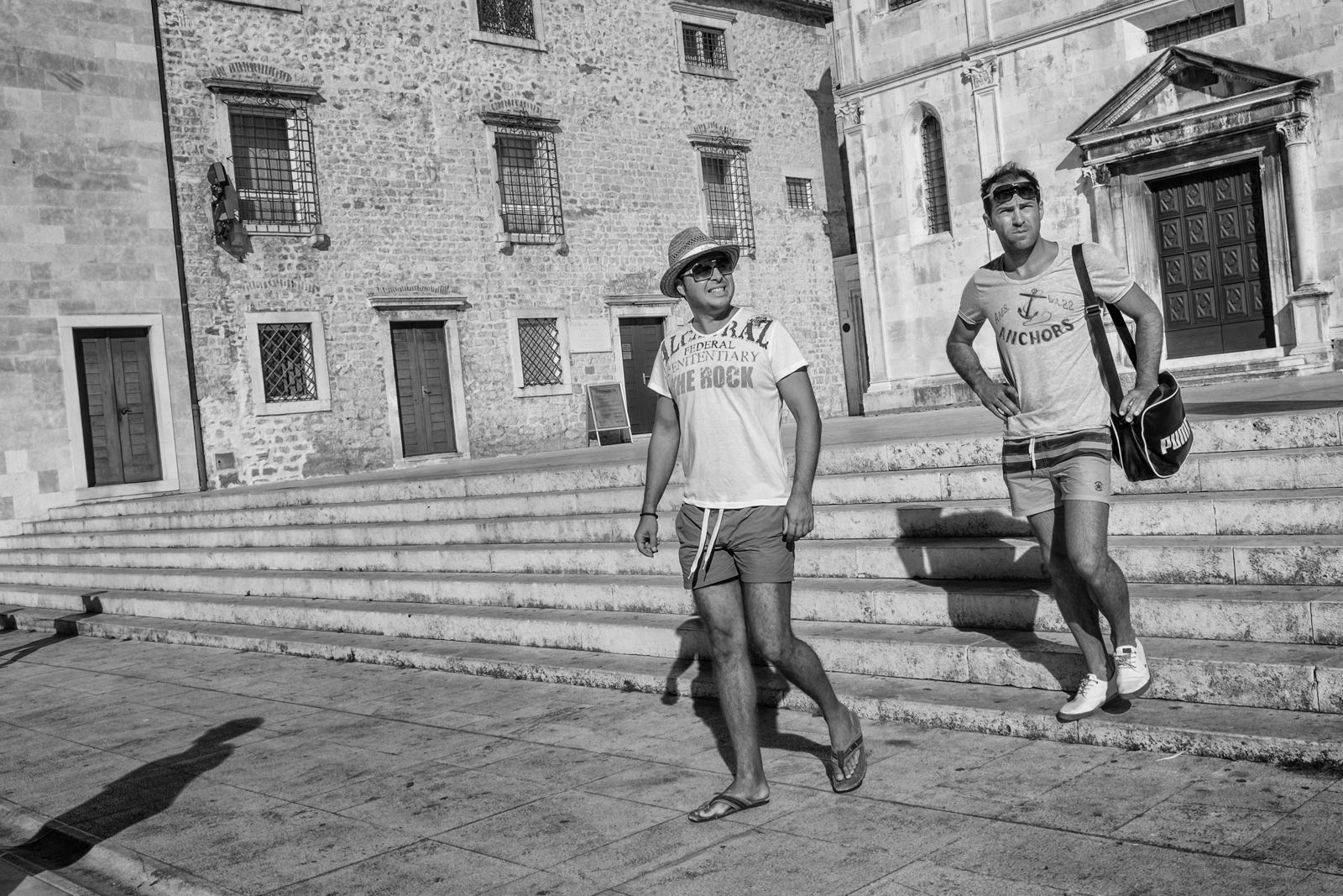 herrer, kirke, Kroatien, kroatien, Zadar, m nner, kirche, trappe, Treppen, strasenszene, gade, bw, streetscene, by, fujix100s, cityview, Jungermann, ung mand, Strase, oprigtig, SW, fuji, jungem nner, arkitektur, x100s, unge mænd, architektur
