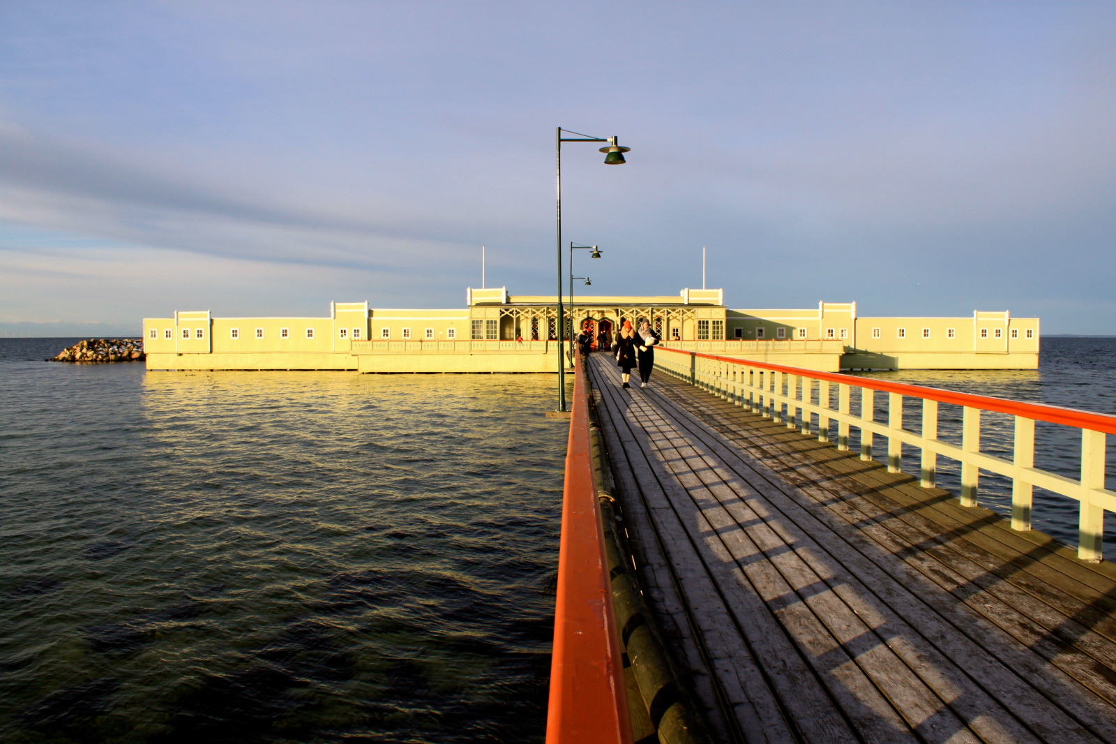 moře, voda, vozidlo, pláž, pobřeží, most, molo, Švédsko, doprava, chodník, trajekt, světlo, oceán, Ribersborg, ribban, Malmo, dřevěný, Kallis, kallbadhuset, bathinghouse, brygga2, kanál, vodní