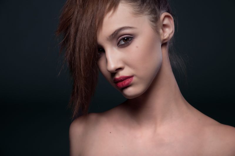 tvář, ženy, model, portrét, jednoduché pozadí, dlouhé vlasy tvář, ženy, model, portrét, jednoduché pozadí, dlouhé vlasy