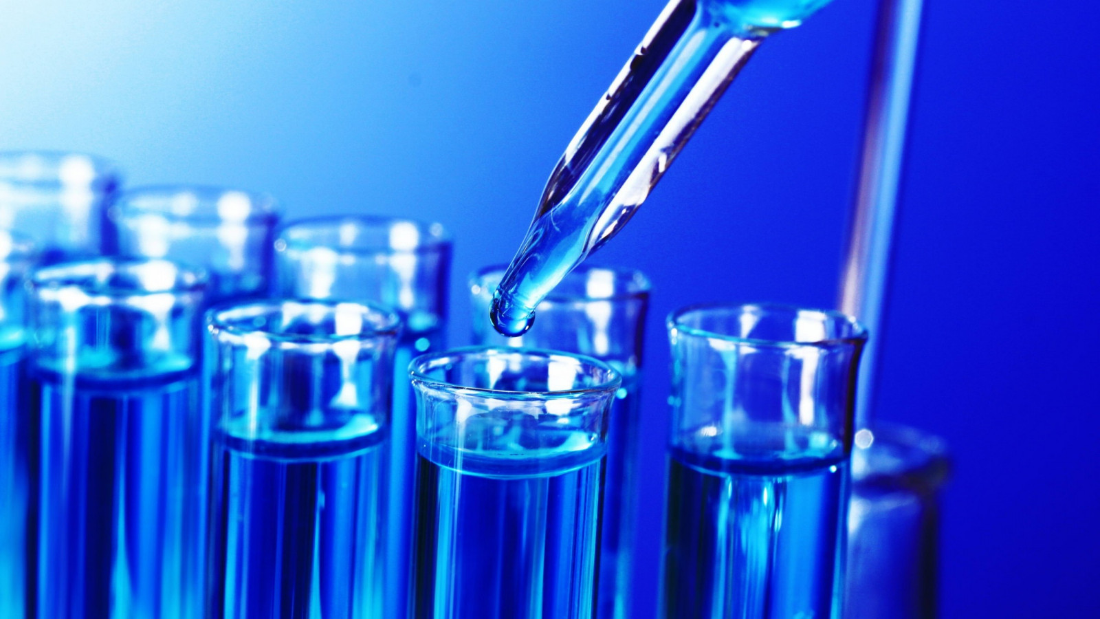 voda, modrém pozadí, modrý, napít se, sklenka, Věda, kapalina, alkohol, láhev, destilát, skleněná láhev, produkt, Sklenice