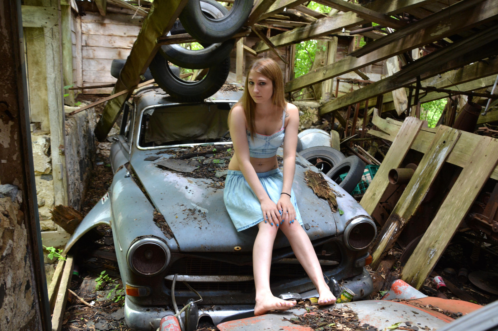 verlassen, schön, Volvo, zerfallen, Pastell-, altes Haus, verlassenes Haus, Kassandra, Aufgabe, Ländlich, Gemaltnägel, Oldvolvo, Sie haben sich gelassen, Das ist ein bisschen