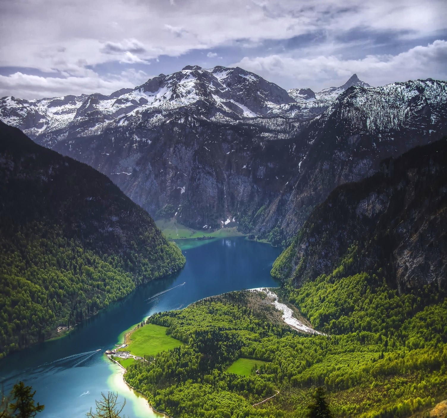 krajina, les, hory, jezero, voda, Příroda, odraz, mraky, zasněžený vrchol, Německo, fjord, údolí, horský průsmyk, divočina, Alpy, jaro, plošina, hora, pleso, vysočina, jezero, atmosférický jev, horských reliéf, landform, geografický rys, pohoří, ledová landform, klesl, cirkus