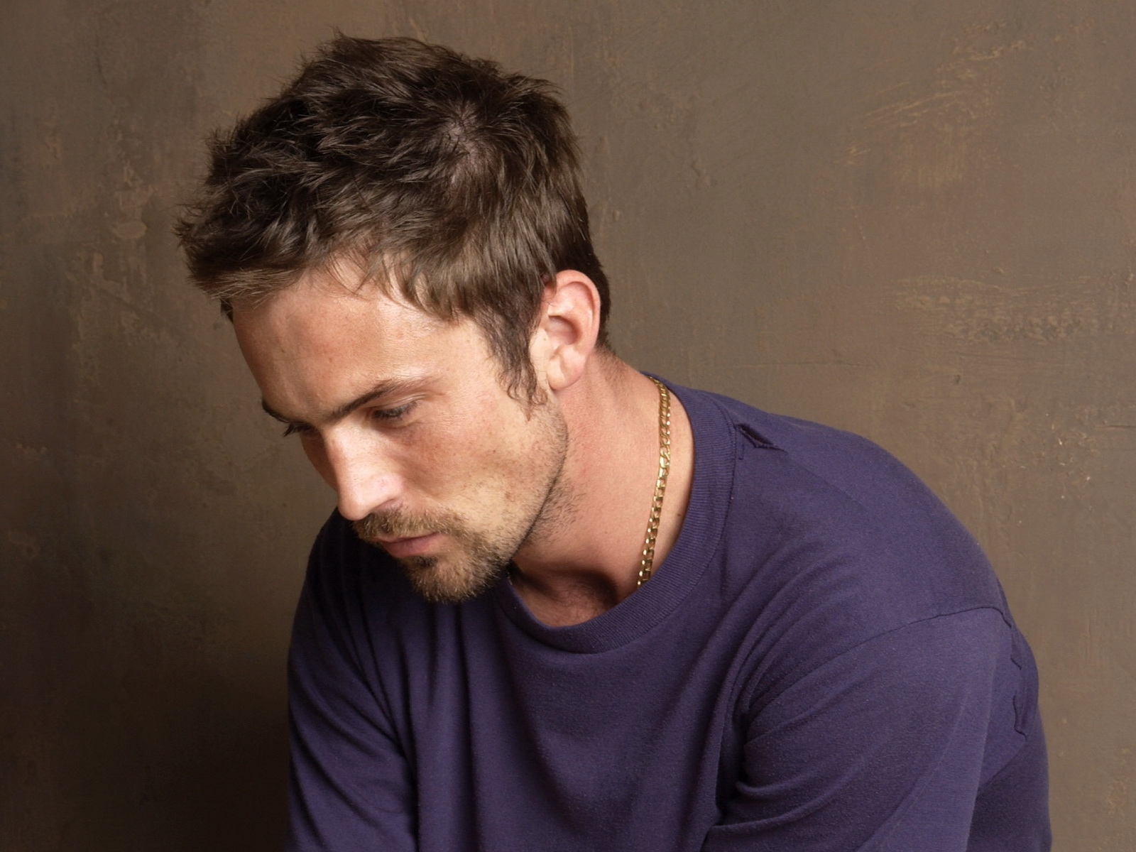 Wallpaper : desmond harrington, jacket, profile, chain 1600x1200