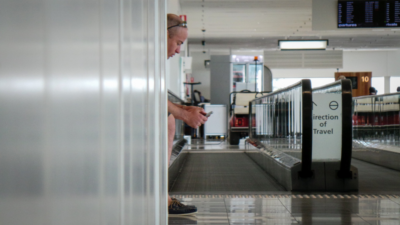 mand, solbriller, lufthavn, sko, hoved, Samsung, Brisbane, smartphone, Adelaide, iPhone, fortov, hyttesko, BNE, Theen