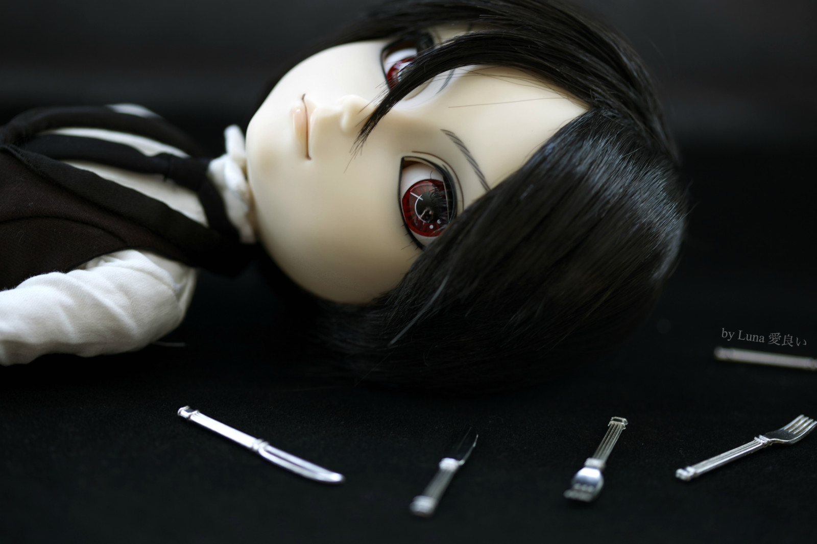 Červené, Černá, stříbrný, oči, panenka, panenky, Sebastian, nůž, Vidlička, Luna, ty, ciel, komorník, démon, drážka, pullip, vidličky, Havran, příbory, sebby, vozíky, výrobky, nože, Dollie, Lovegoodová, Taeyang, Kuroshitsuji