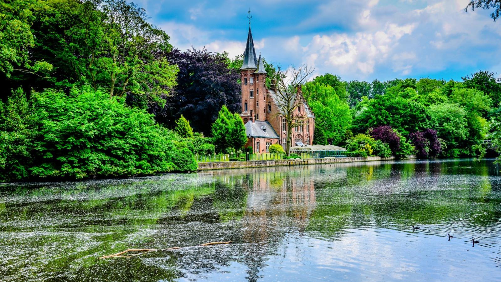 Брюгге парк минневатер. Озеро о-дор бельгия. Kasteel minnewater brugge castle minnewater bruges. Брюгге озеро минневатер. Озеро о-дор бельгия.