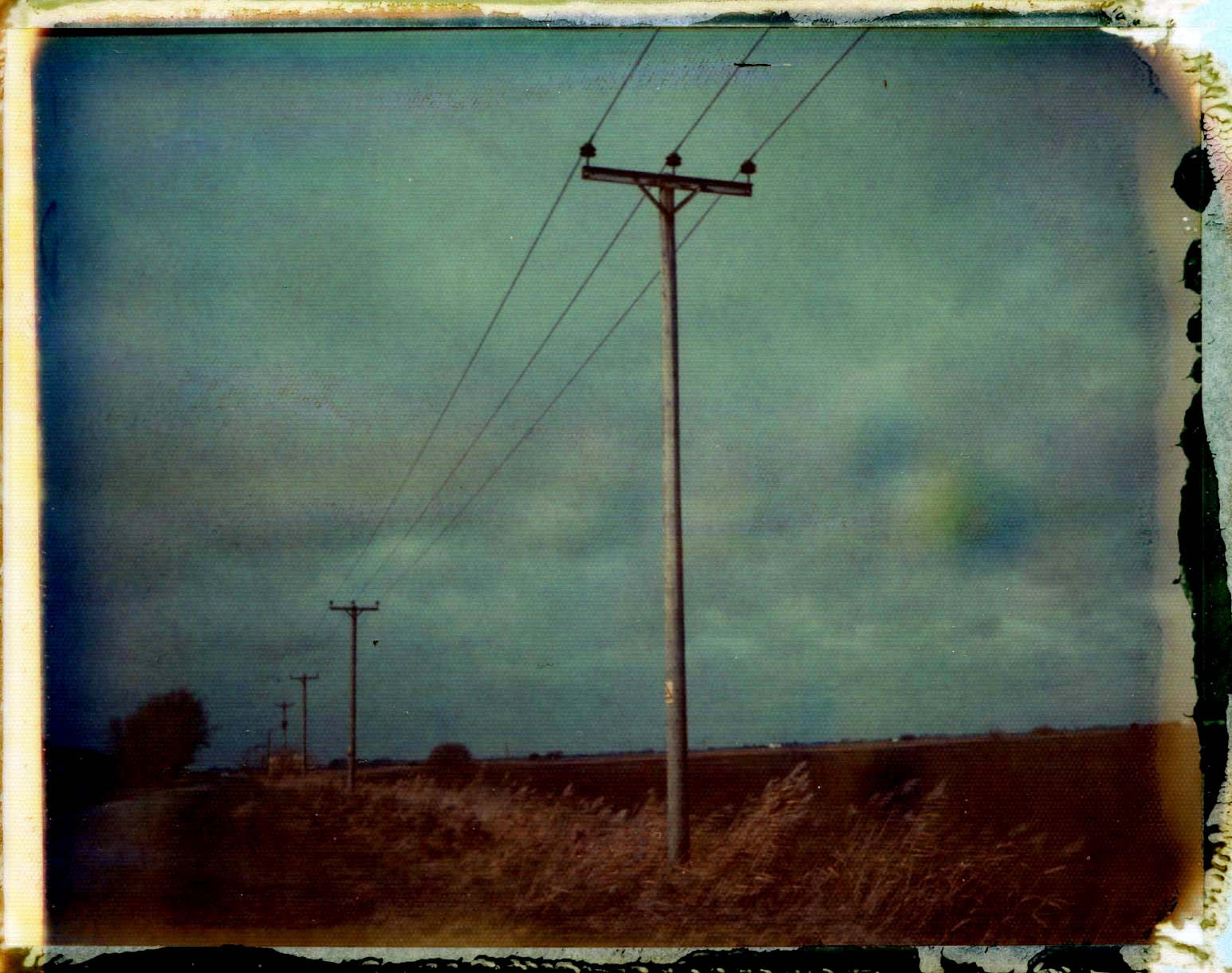 čáry, Polaroid, nebe, Napájení, elektřina, Cambridgeshire, Fenland, 669, filmisnotdead, 250landcamera, Exp03, 100packfilm, believeinfilm, warboyssnapper