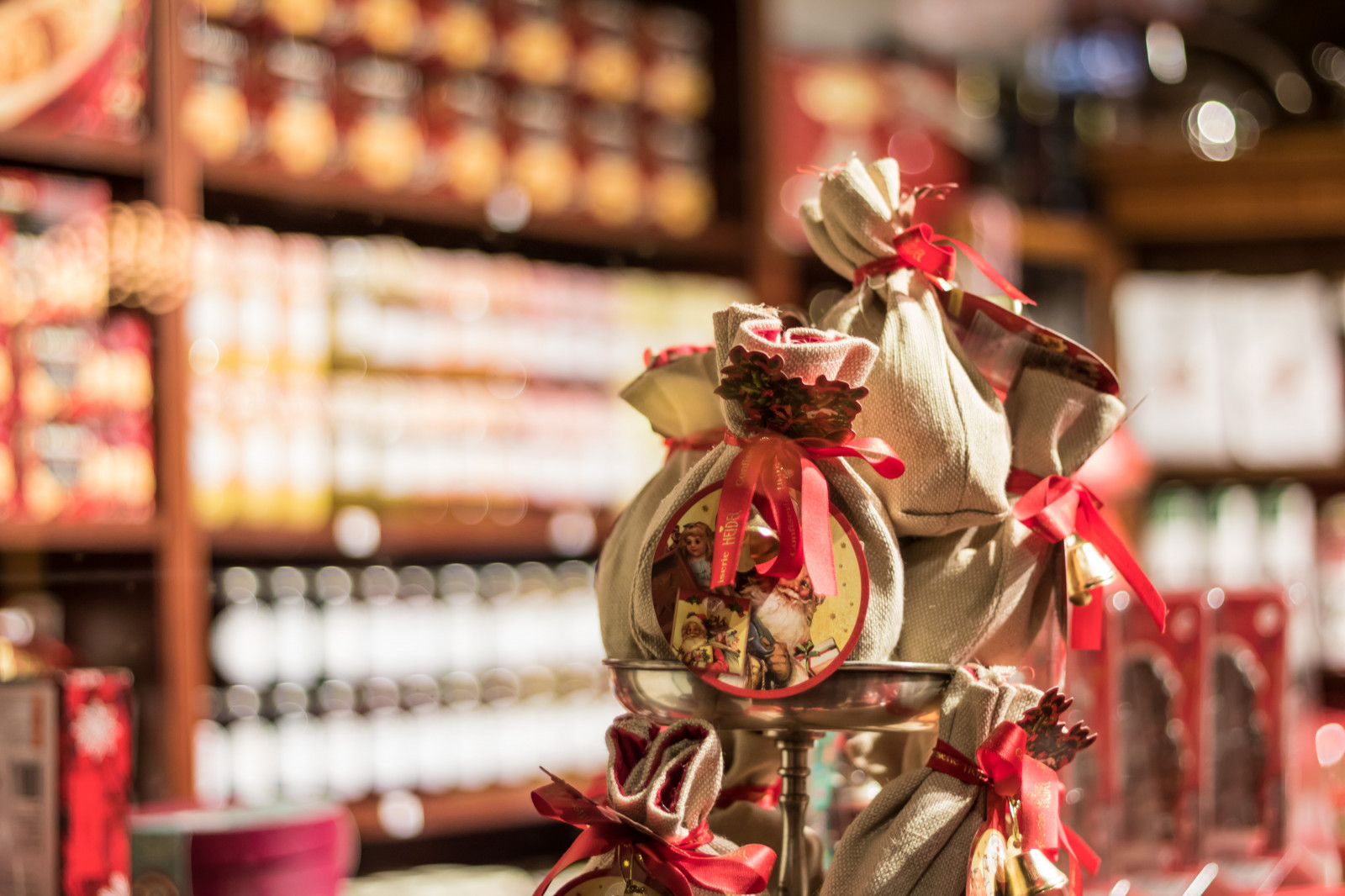 noc, Červené, Malmo, gatufoto, nightphotography, Natt, v noci, exif modelu canoneos760d, geocountry, Kamera aby kánon, geocity, Model fotoaparátu canoneos760d, geostate, geolocation, exif aby kánon, exif focallength 50mm, EXIF ef50mmf18stm čočka, EXIF otvor 20, exif isospeed 640, streetphotography, nattfotografering, displaywindow, skyltf nster, tradice, maloobchodní