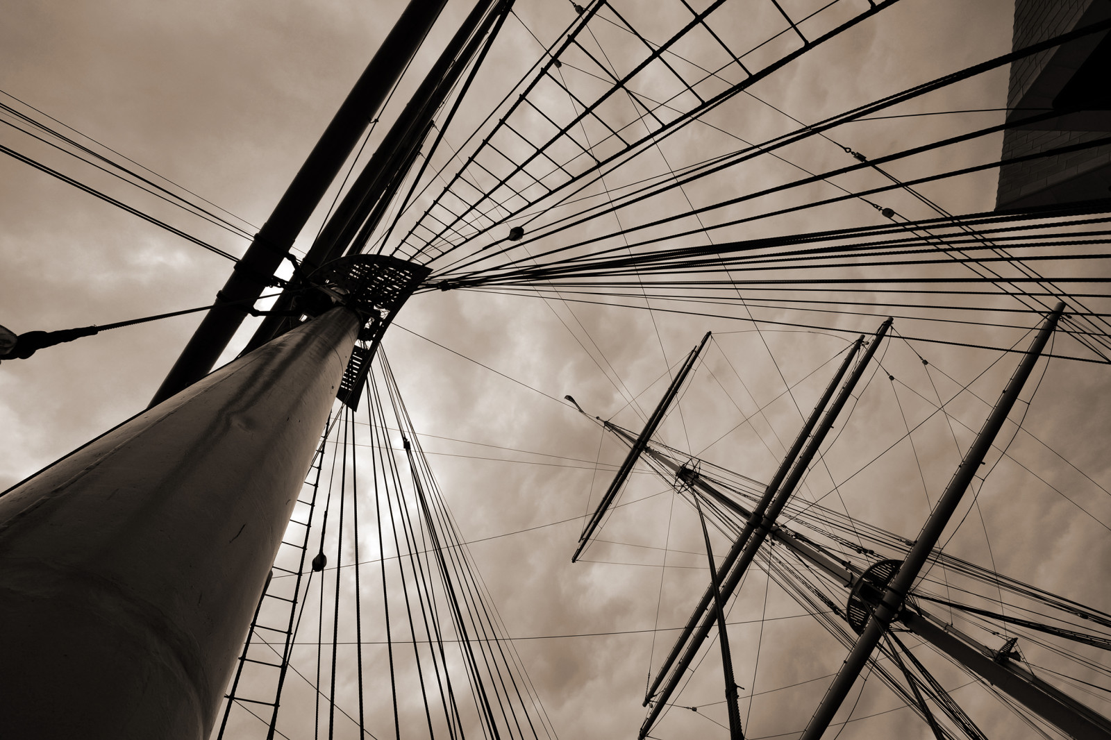 nave, veliero, monocromo, riflessione, veicolo, Scozia, simmetria, nero di seppia, sul fiume, andare in barca, Glasgow, Clyde, bianco e nero, bw, nero bianco, ruota, forma, linea, albero, vela, blackwhitephotos, nb, bn, alba, lenzuola, pb, blackandwhitephotos, alberi, tallship, veliero, longheroni, Glenlee, riversidemuseum