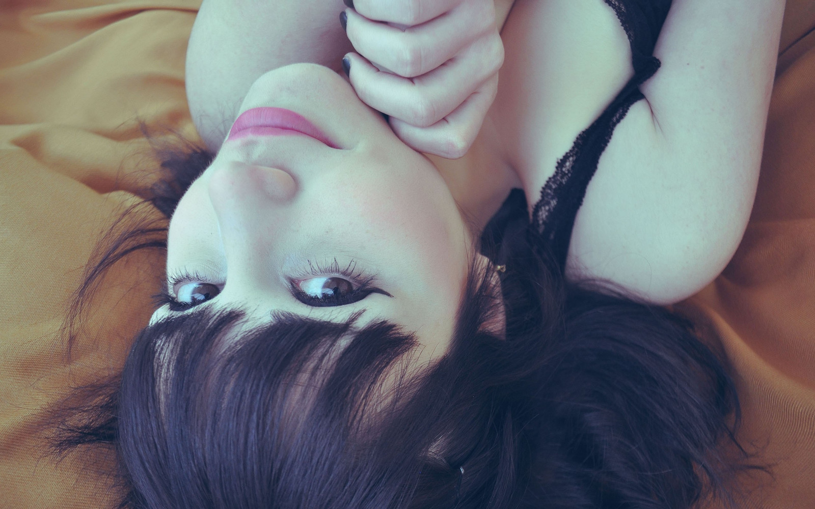 viso, modello, ritratto, brunetta, fotografia, blu, capelli neri, capelli, bocca, Persona, pelle, capo, colore, ragazza, bellezza, Sorriso, occhio, mano, signora, dito, Senso, arte modello, corpo umano, organo, avvicinamento