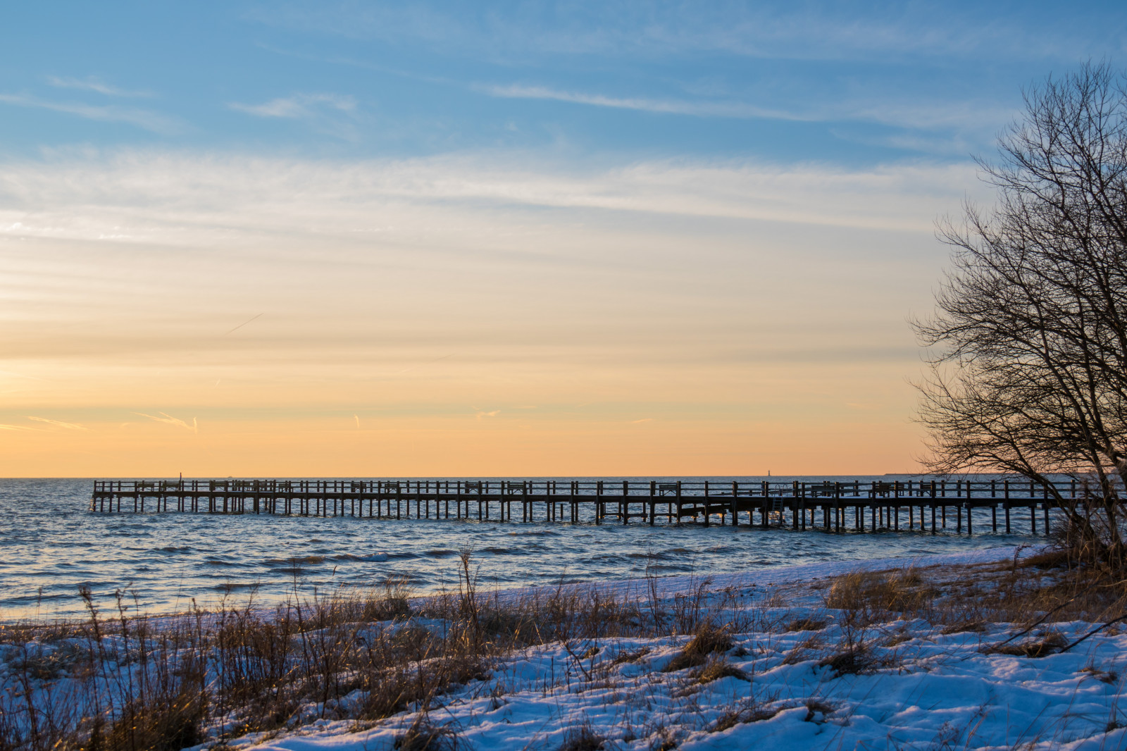slunečnímu záření, krajina, západ slunce, moře, jezero, voda, Příroda, pobřeží, odraz, nebe, sníh, zima, pláž, svítání, večer, ráno, pobřeží, horizont, soumrak, mokřadní, mrak, svítání, sezóna, oceán, vlna, solnedg ng, hav, dalabadet, bažina, tělo z vody