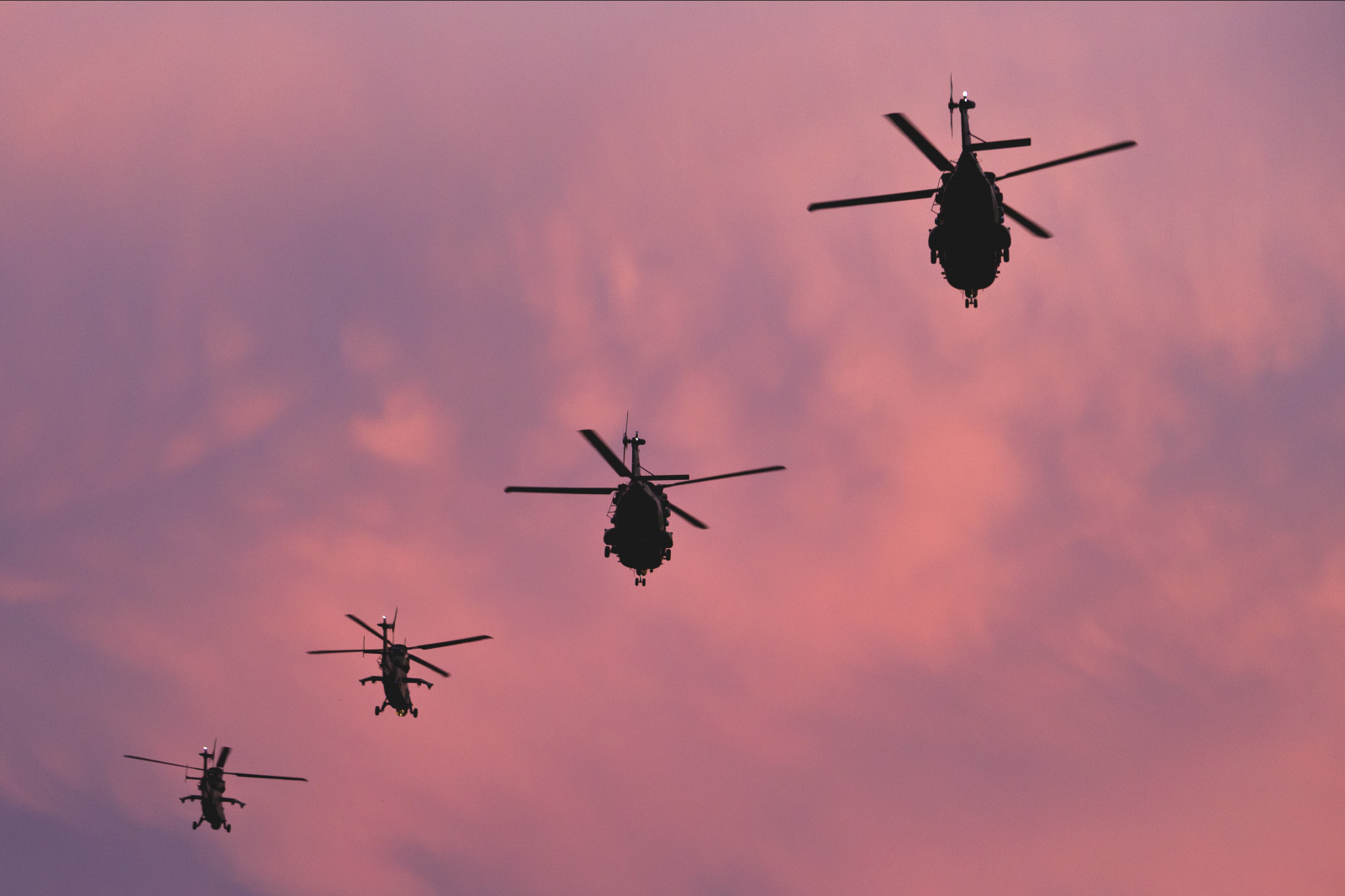 ท้องฟ้า, rotorcraft, เฮลิคอปเตอร์, การบิน, อากาศยาน, เที่ยวบิน, บรรยากาศของโลก, กองทัพอากาศ, การเดินทางทางอากาศ, เครื่องบิน, การแสดงทางอากาศ, เมฆ, การบินทั่วไป, ปรากฏการณ์ทางอุตุนิยมวิทยา, วิศวกรรมการบินและอวกาศ, ใบพัด