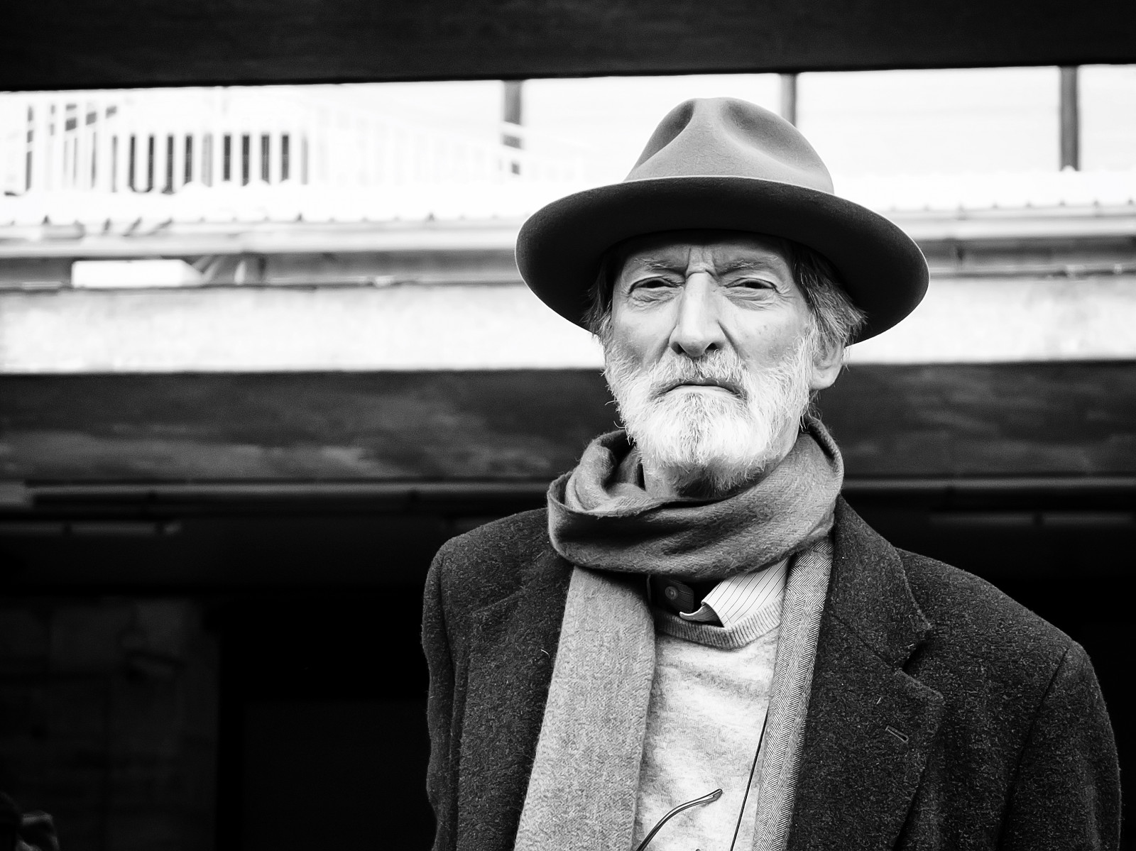 เก่า, ชาย, หมวก, candidportrait, streetphotography, ขาวดำ, ดำขาว, สถานีรถไฟ, streetpassionaward