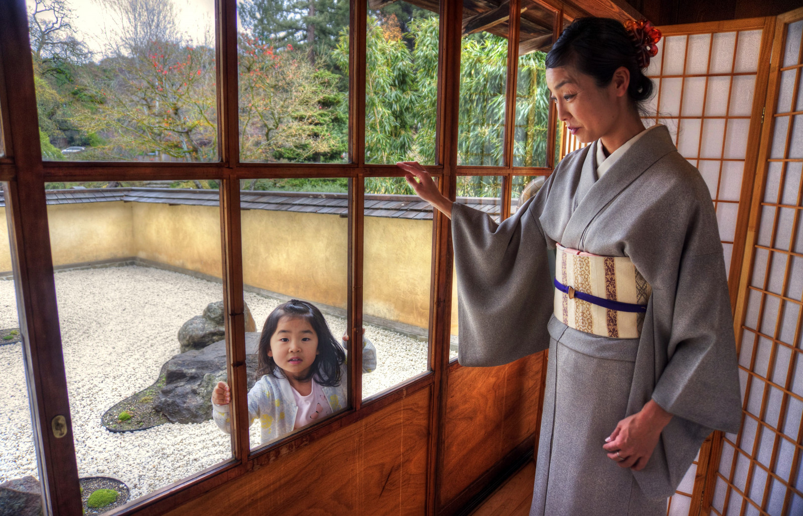 vindue, hus, glas, HDR, Californien, japansk, kimono, Rå, Mor, Saratoga, plante, pige, kvinde, indendørs, fav100, Photomatix, nex6, rekreation, mor og datter, datter, 1xp, selp1650, qualityhdr, qualityhdrphotography, japanesegarden, japanesewoman, hakonegardens, stonegarden, painteryhdr