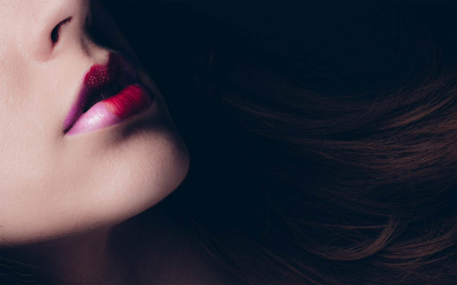 tvář, bílý, Černá, ženy, model, portrét, bruneta, Červené, fotografování, modrý, vlasy, pusa, nos, emoce, kůže, hlava, světlo, barva, dívka, krása, oko, žena, ruka, tma, smysl, ret, 2560x1600 px, hnědé vlasy, Lidské tělo, orgán, zblízka, interakce, řasa