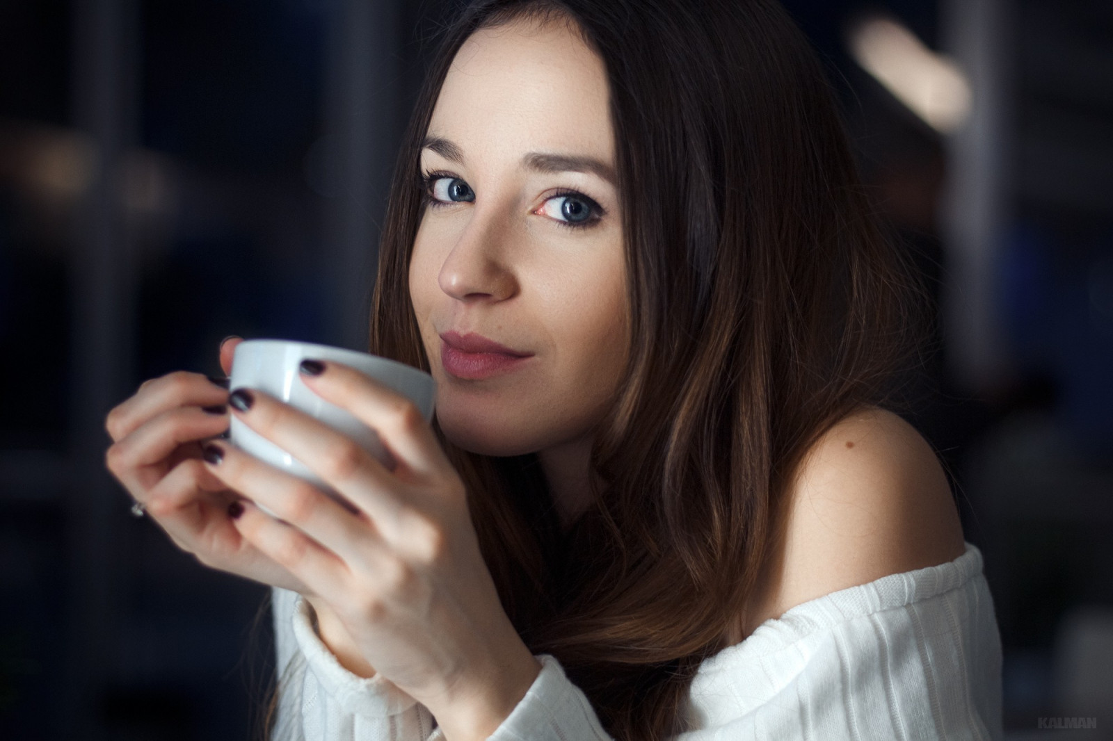 viso, donne, 500px, modello, ritratto, bicchieri, fotografia, cantante, moda, capelli, Persona, pelle, Victor Kalman, capo, cantando, ragazza, bellezza, Sorriso, occhio, donna, mano, signora, fotografia, Senso, acconciatura, fotografia di ritratto, servizio fotografico, capelli castani, espressione facciale, corpo umano, organo, avvicinamento, interazione