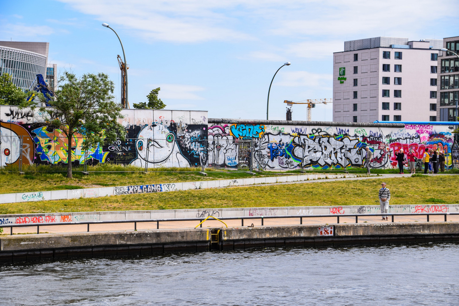 by, vand, køretøj, Tyskland, bro, flod, graffiti, Europa, transportere, Berlin, KUNST, farve, udendørs, de, gadekunst, flod, tyskland, deutschland, Berlinmuren, spree, mitte, wallmonument, berlinwallmonument, m hlenstrase, eastsidegallery, byområde, vandveje