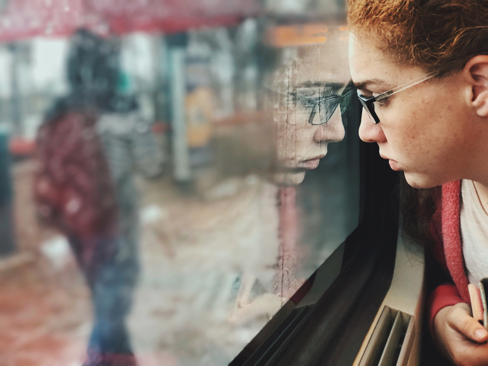 เมือง, การไตร่ตรอง, คนคนหนึ่ง, ไลฟ์สไตล์, realpeople, ชีวิตในเมือง, แว่นตา, ผู้ชาย, ในบ้าน, youngadult, ใกล้ชิด, วัน, humanhand, ผู้ใหญ่, คน, shotoniphone7plus, iphone7plus, 7, thecitylight, mydtrainmoments, mytrainmoments, iphone7plusportraitmode, วันวาเลนไทน์