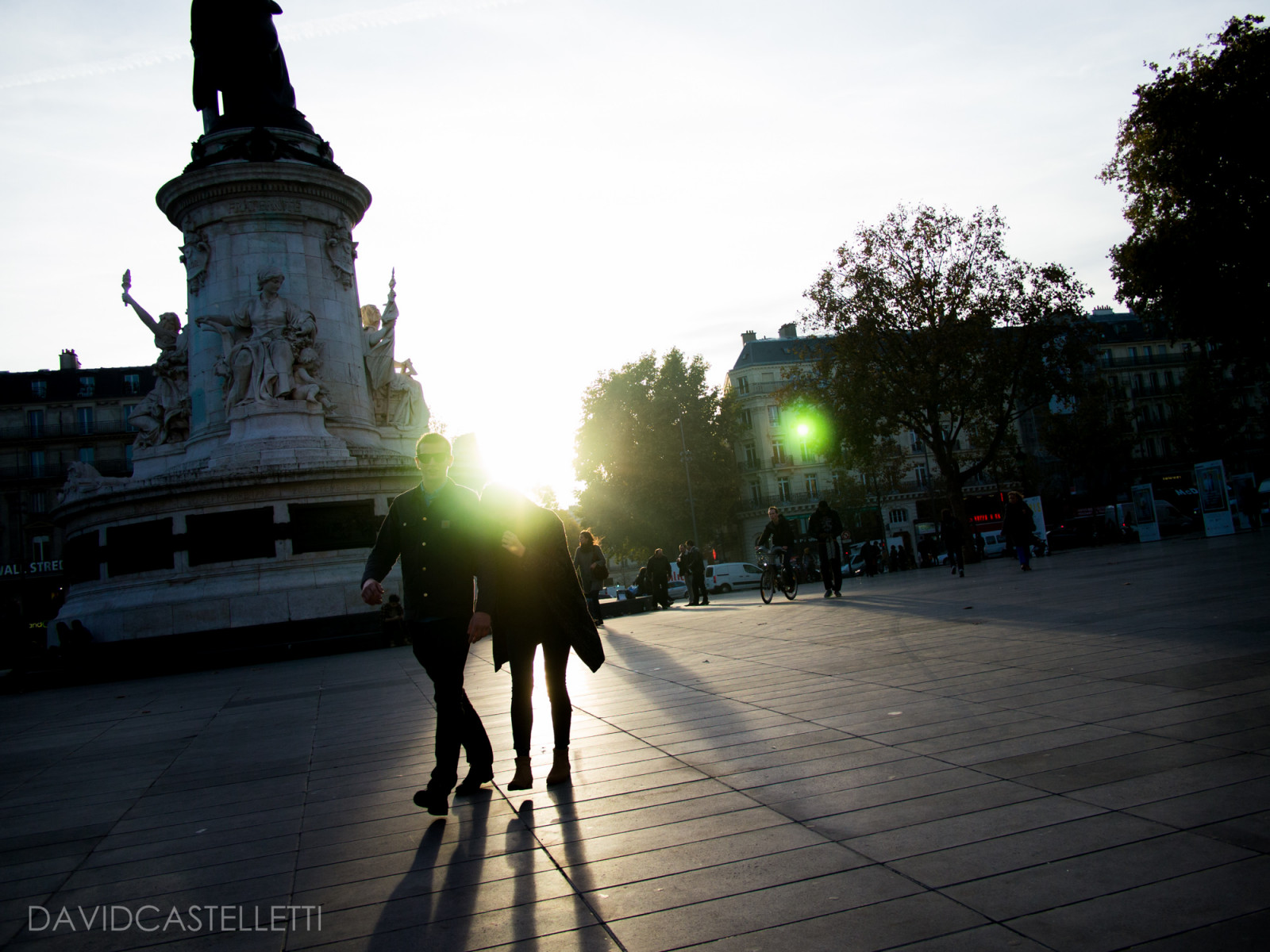 cielo, punto di riferimento, infrastruttura, area urbana, albero, cittadina, leggero, strada, sera, mattina, strada, città, strada luce, luce del sole, la piazza cittadina, Turismo, lampada, ombra, pedone, notte, monumento, pianta, tramonto