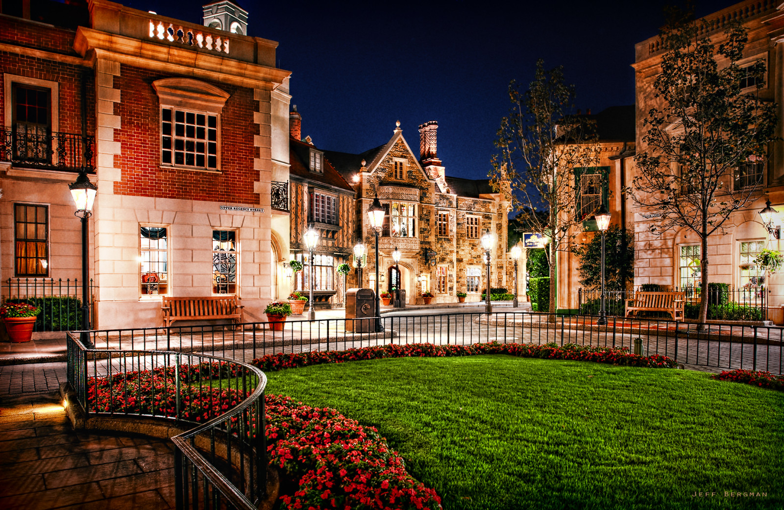 by, bybilledet, nat, arkitektur, England, aften, by, USA, Disney, Rådhusplads, UK, Florida, 2010, palads, Orlando, ejendom, downtown, plaza, milepæl, facade, byområde, vandveje, menneskelig bosættelse, kvarter, gårdsplads, Disneyworld, waltdisneyworld, worldshowcase, epcotcenter, unitedkingdompavilion