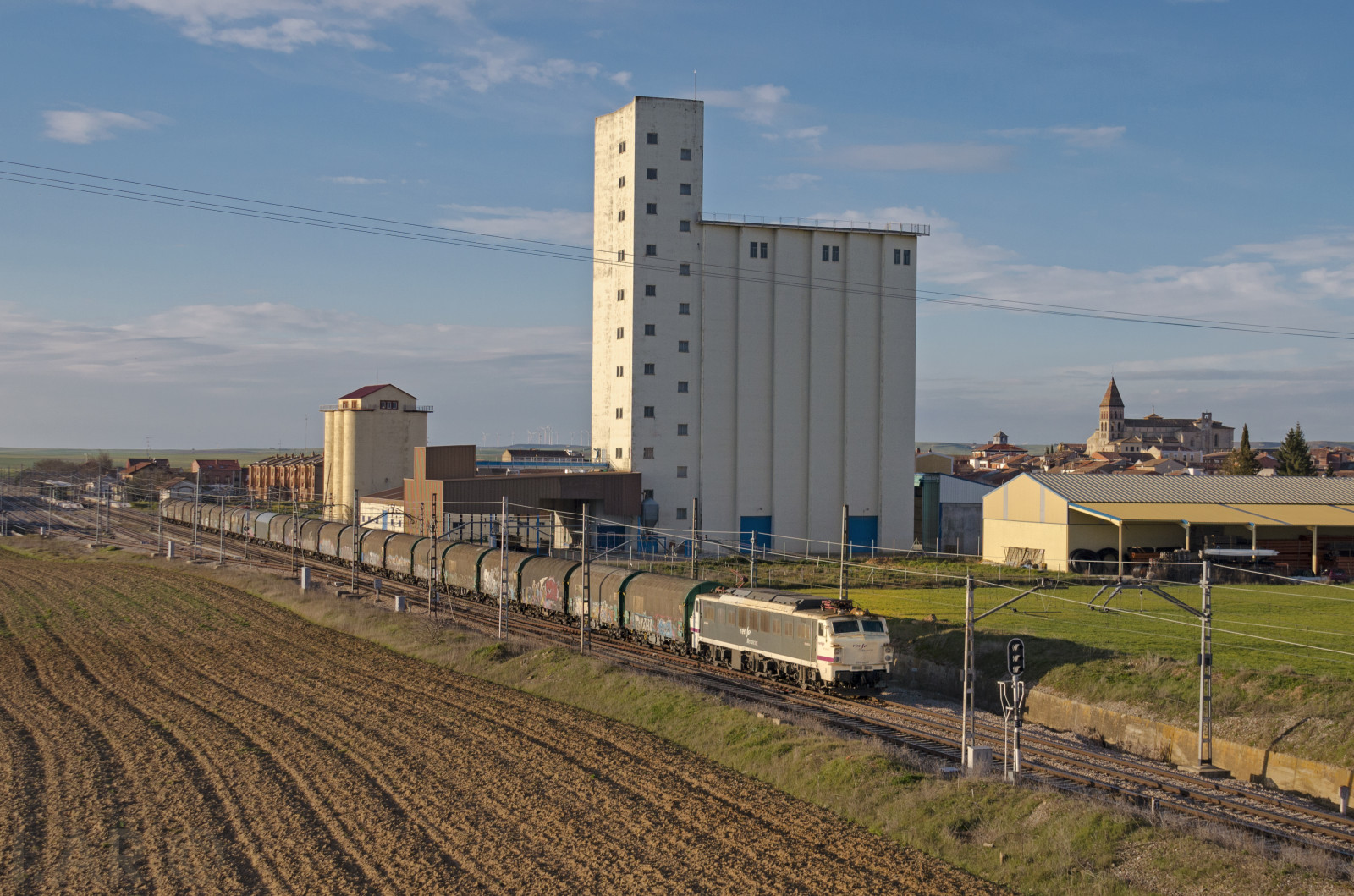 251003, 251, 003, Japonesa, y, média, japonský, polovina, mercanc as, náklad, bobinero, ocel, cívka, cívky, tren, vlak, Bobina, bobinas, Palencia, Los Angeles, CORU, venta, de, ba os, Gij n, poago, Vilar, formoso, Salamanca, palencialacoru, palenciaacoru, A, Paredes, Nava, cAF, mitsubishi, jé, Melco, Wesa, Macosa, ililo23, Ferrocarril, ffcc, kolejnice, železnice, železnice, silo, obilí, výtah, iglesia, santa, Eulalia, kostel, Nikon, D5100, d, 5100, 18300, 18, 300, NIKKOR