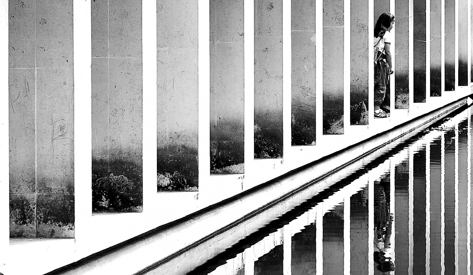 ดำ, ขาวดำ, สถาปัตยกรรม, อาคาร, การสะท้อน, การถ่ายภาพ, สมมาตร, โครงสร้าง, มุม, ดำและขาว, หญิงสาว, มุมมองถนน, บรรทัด, กำบัง, noiretblanc, photoderue, urbanarte, photopascalcolin, Bassin, ดำและขาว, ถ่ายภาพขาวดำ, Berzer, fillette, paris12