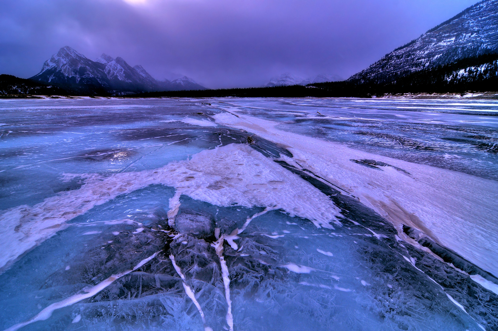 paesaggio, mare, lago, acqua, natura, riflessione, la neve, inverno, ghiaccio, Canada, turchese, Nikon, natura selvaggia, artico, Alberta, Congelamento, scenario, montagna, tempo metereologico, onda, Winterscape, montagne Rocciose, D300S, lago ghiacciato, Tokina, 1224, lago, rockies, catena montuosa, geomorfologia glaciale, abrahamlake, icecracks, davidthompsoncountry, pressureheaves