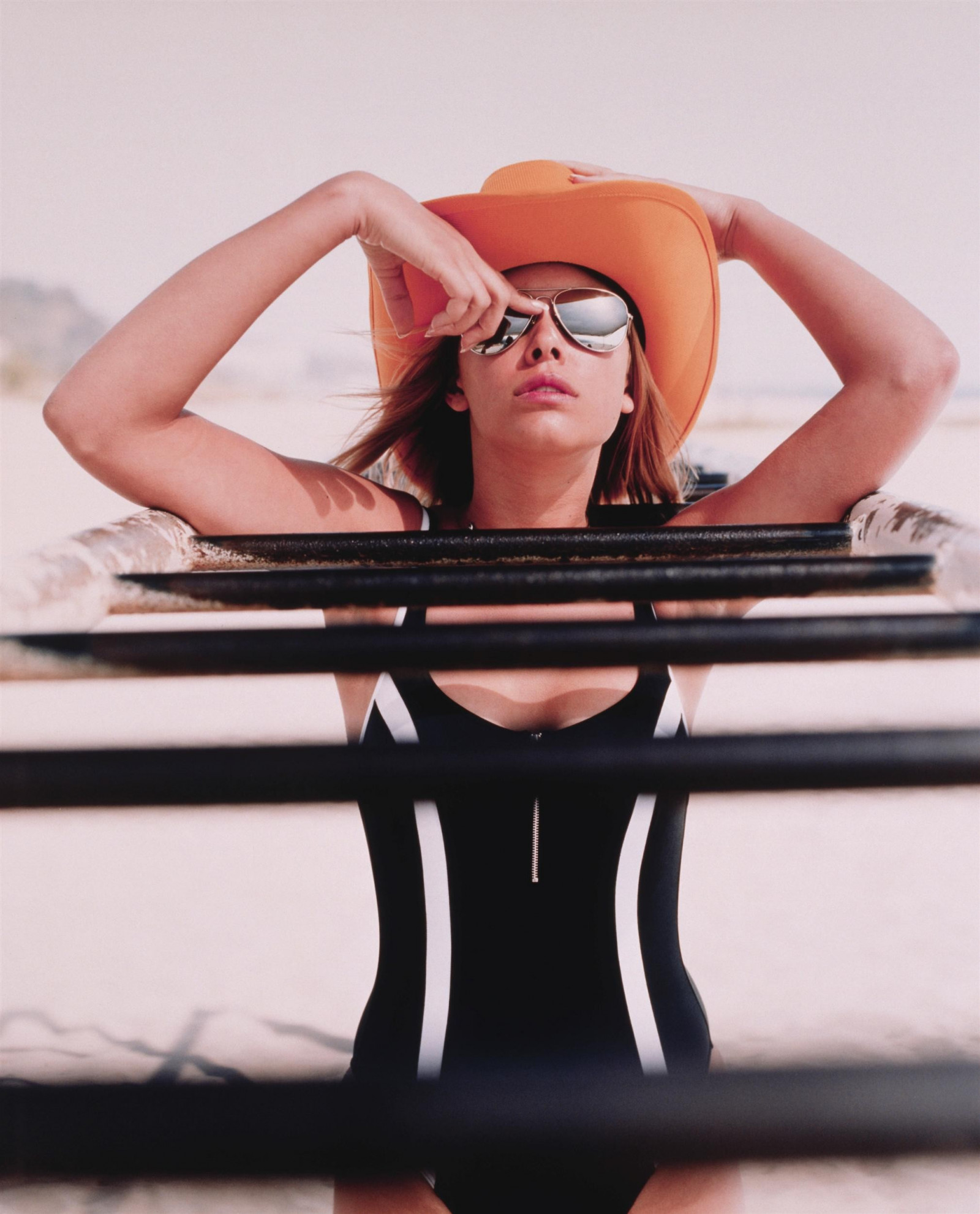 ženy, model, sluneční brýle, brýle, herečka, móda, z jednoho kusu plavky, Kristanna Loken, oblečení, krása, oko, ruka, dáma, noha, smysl, focení, umění model, vision care, brýlí