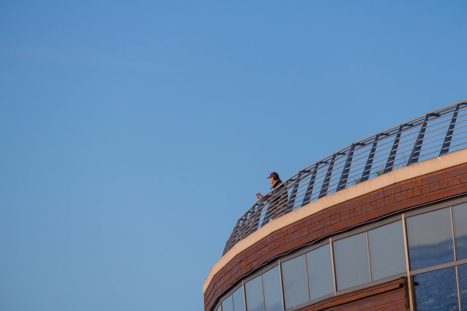 lidé, západ slunce, moře, architektura, nebe, panoráma, mrakodrap, modrý, věž, most, struktura, Bro, mrak, centrum, muž, nebe, solnedg ng, resundsbron, hav, moln, střecha, brof Stet, luftkastellet, Atmosféra Země