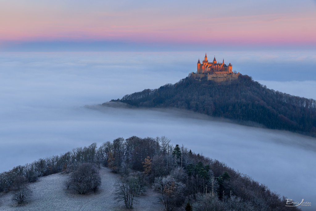ท้องฟ้า, รุ่งอรุณ, เช้า, ต้นไม้, ไฮแลนด์, เมฆ, ทะเล, หมอก, พลบค่ำ, หมอก, บรรยากาศ, ทะเลสาบ, การสะท้อน, ตอนเย็น, ทะเลสาบ, พระอาทิตย์ขึ้น, ฤดูหนาว, ภูเขา, แหลม, แนวนอน, ขอบฟ้า, mount scenery, หมอกควัน, พระอาทิตย์ตก, เงียบสงบ, เนินเขา, แหลม, อาคาร, ชายฝั่ง