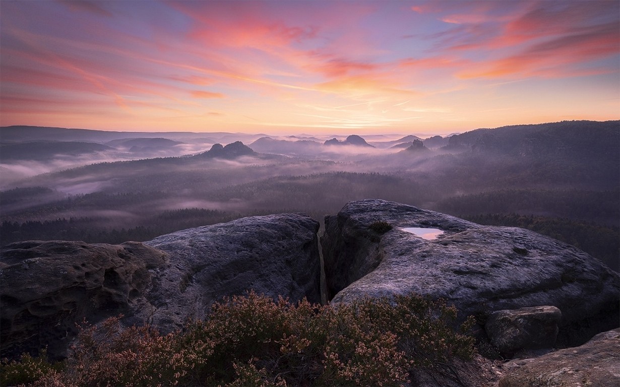 slunečnímu záření, krajina, les, hory, západ slunce, kopec, Skála, Příroda, nebe, mraky, svítání, večer, ráno, mlha, květy, divočina, soumrak, vrcholek, plošina, hřbet, mrak, hora, svítání, atmosférický jev, horských reliéf, landform, geografický rys, pohoří, klesl