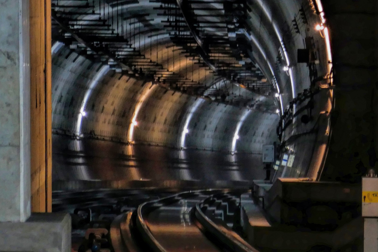 1, Panasonic, dmctx1, Photoshop, elementi, Topazio, Tokyo, metropolitano, lumix, ZS100, tz100, Dxo, laboratori, mezzi di trasporto, Pubblico, viaggiante, traffico, all'aperto, treno, Giappone, Asakusa, stazione, Asakusastation, Tsukubaexpress, Taito