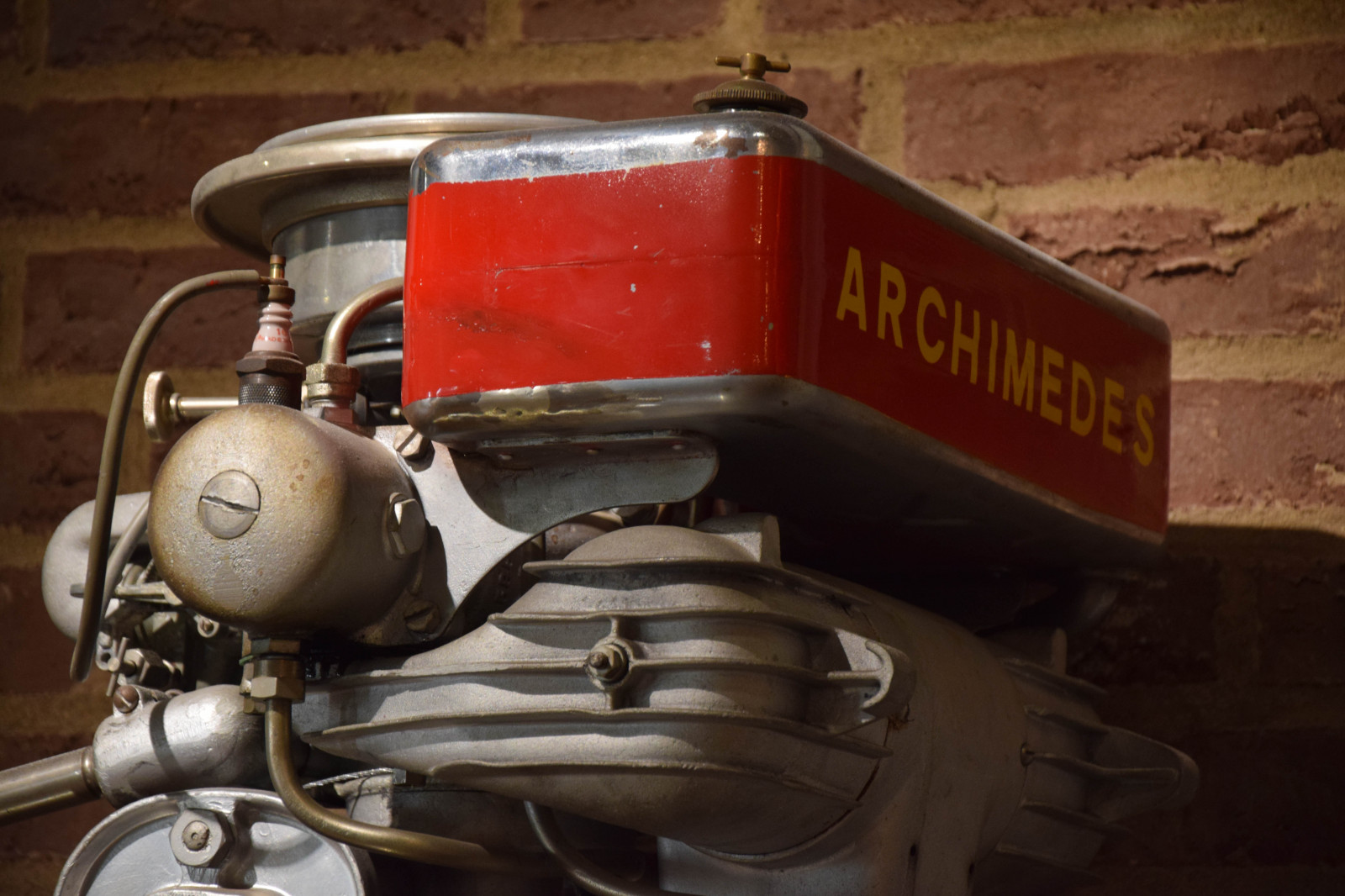 nave, auto, motociclo, veicolo, Museo, Macchina vintage, motore, ruota, Malmo, Teknik, teknikenochsj fartenshus, il motore, archimedes, outboardmotors, classico, esterno automobilistico, marca di automobile