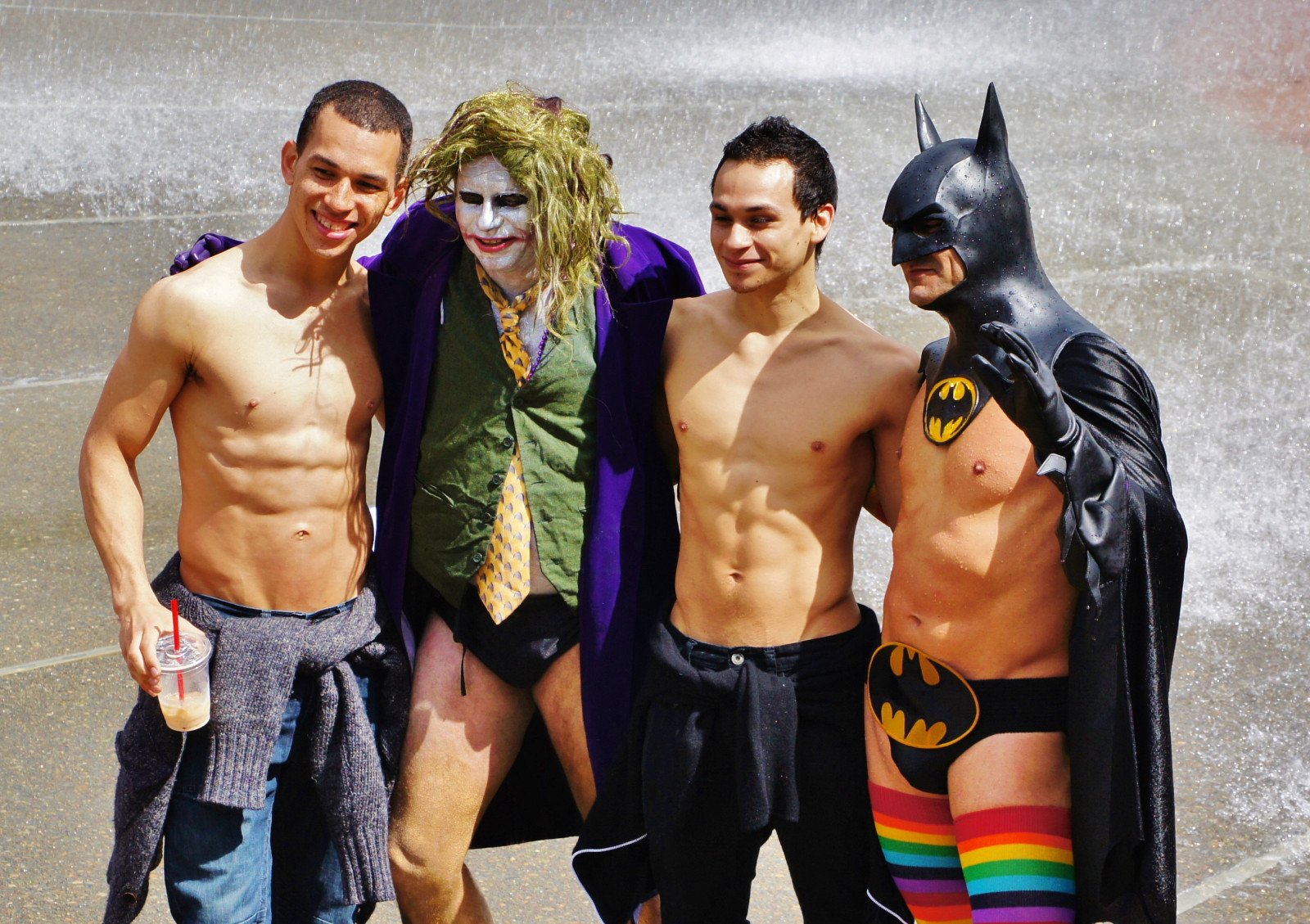 voda, Bat-man, Žolík, Sony, mokrý, Seattle, bez trička, kašna, Gay, hrdost, průvod, 2012, chlapec, muž, zábava, gay pride, emount, nex, fest, mužský, sval, nex3, sonynex, hruď, sel18200, 18200, břicho, kufr, produkt, sonynex3, sonylens, gaypride, barechestedness, vtipálek, Seattlecenter, Gayprideparade, Gayparáda, Pridefest, Seattlegayprideparade, Seattlecenterfountain, Seattlepridefest, Emountlens, Sonyemountlens