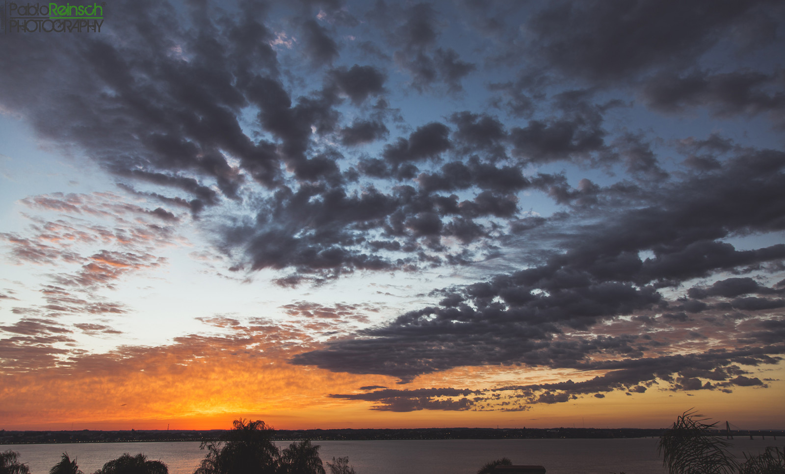 západ slunce, voda, nebe, mraky, svítání, večer, ráno, řeka, Kánon, horizont, atmosféra, soumrak, Reflex, mrak, brzy, 5 d, svítání, venkovní, Sluneční svit, siluety, digitální, eos, markii, 5dmkii, Parana, canoneos5dmarkii, odlesk, červená obloha v dopoledních hodinách, meteorologický jev, posadas, pabloreinschphotography