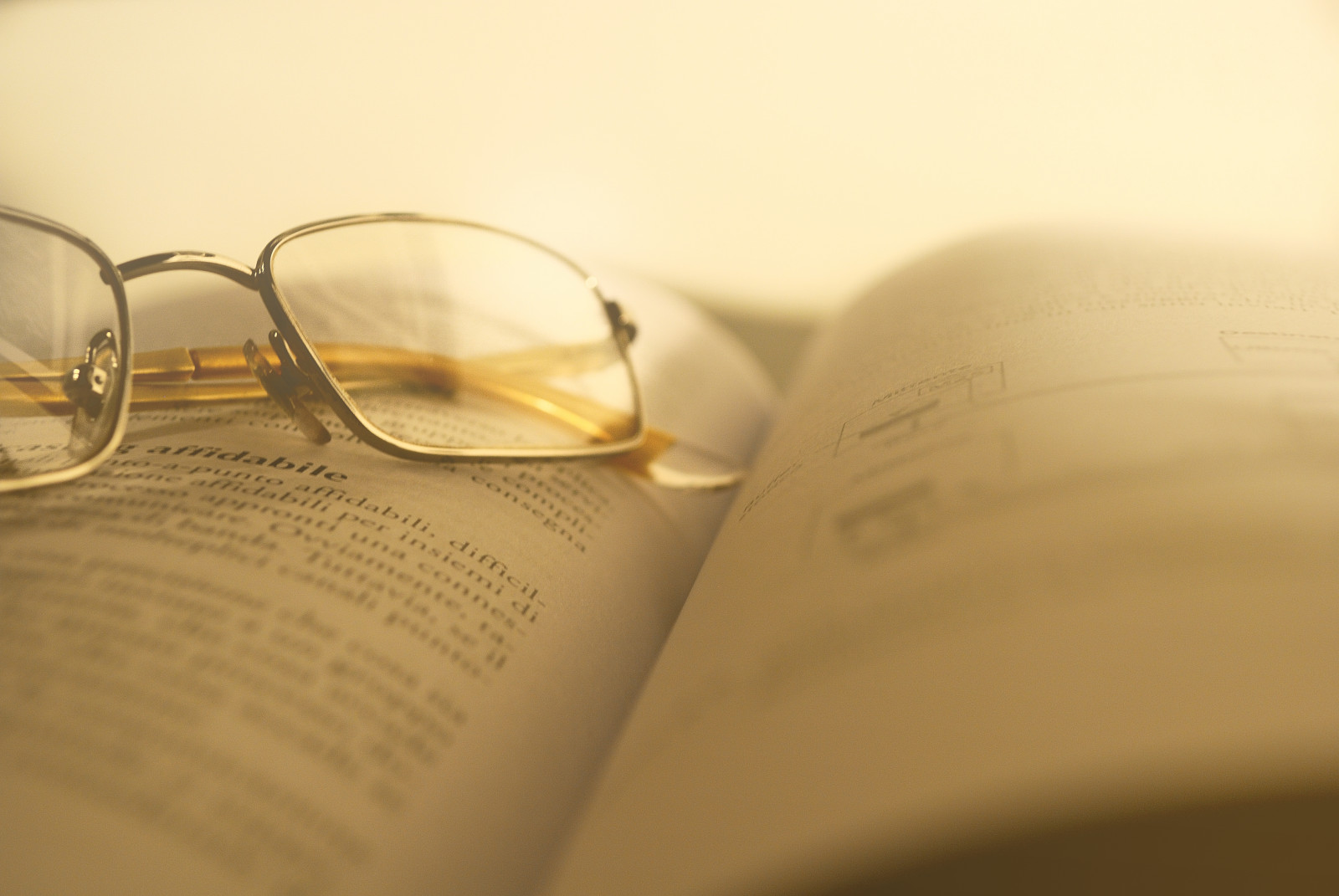 Wallpaper light, glasses, book, shadows, dof 3872x2592 1091899