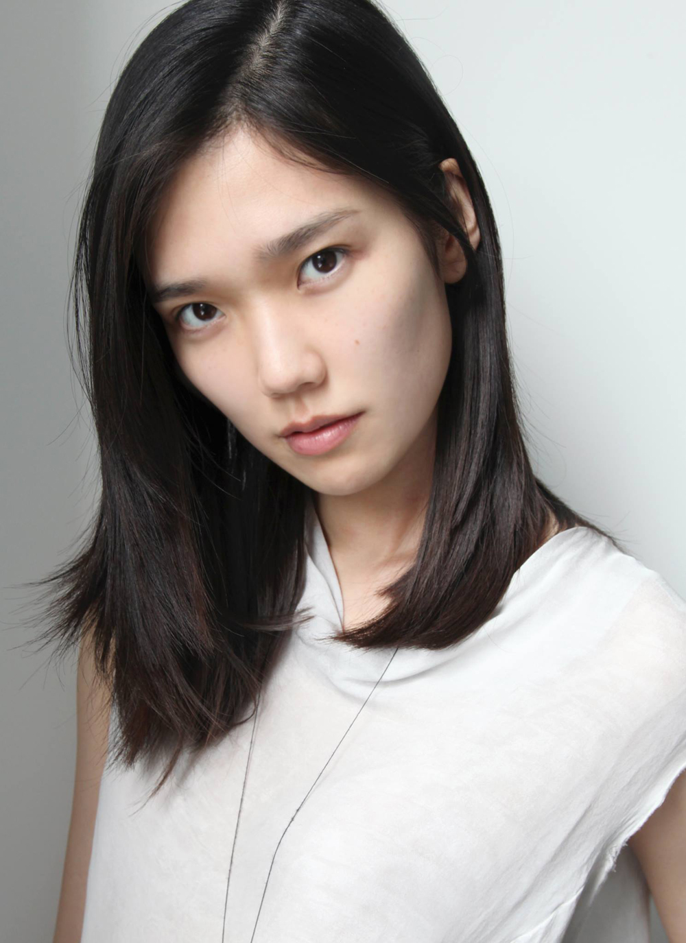 Tao Okamoto, Kvinder, model, japansk, asiatisk, skuespillerinde, brunette, Enkel baggrund