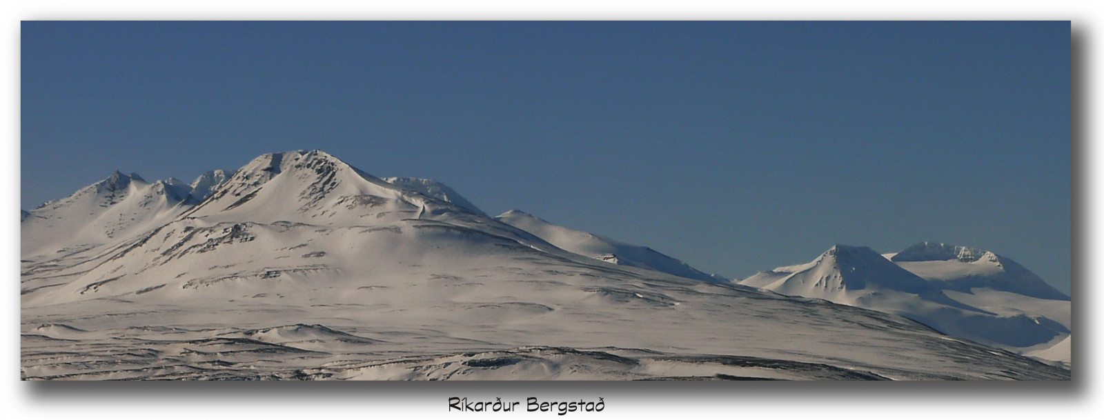 hory, nebe, sníh, zima, údolí, Island, vrcholek, tundra, plošina, hřbet, Terén, vrcholy, hora, Sluneční svit, modrá obloha, Akureyri, eyjafj r ur, horských reliéf, landform, geografický rys, geologický fenomén, pohoří, badlands, vrcholy Lur, peakgler rdalshnj kur