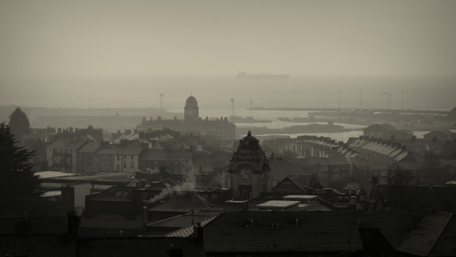 vita, strada, UK, case, tetto, inverno, leggero, mare, urbano, bw, nebbia, ispirazione, freddo, costruzione, ARTE, orologio, nebbia, Galles, composizione, banchine, buio, paesaggio, barca, cittadina, Nikon, sperimentale, umore, nave, cupo, creativo, Cardiff, atmosfera, misterioso, spaventoso, ombra, Barry, etereo, misterioso, Concetto, momento, Catturare, toni, camini, Valeofglamorgan, vecchio stile, Barrydocks, D5100