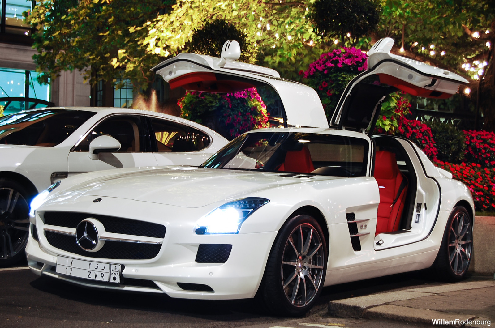 จอด, สหราชอาณาจักร, สีแดง, พรรค, สีขาว, 3, เงิน, ลอนดอน, หนัง, กลางคืน, Photoshop, โรงแรม, ใหญ่, Nikon, ประตู, เปิด, ประเทศอังกฤษ, ภายใน, สห, เครื่องยนต์, Picasa, ราชอาณาจักร, ด้านหน้า, 63, เทอร์โบ, อาหรับ, ปอร์เช่, เลน, mercedesbenz, น้ำมัน, 1855, ป่วย, ปัญญา, บลัง, ซูเปอร์คาร์, Dorchester, sls, AMG, วิลเล็ม, ลอนดอน, lightroom, gullwing, ที่, d40, Hypercar, Sjeik, Rodenburg, Panemera
