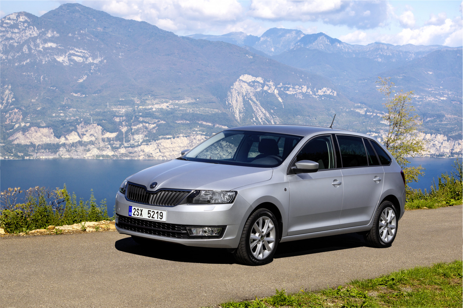 auto, vozidlo, 2015, limuzína, Skoda, Škoda Fabia, netcarshow, netcar, obrázky vozidel, photo auto, Rapid Spaceback, pozemní vozidla, automobilový exteriér, rodinný vůz, kompaktní vůz, sportovní užitkové vozidlo, v plné velikosti vůz, supermini, golf variant volkswagen, Škoda superb, Škoda octavia