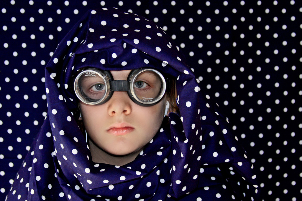 portrét, modré oči, ochranné brýle, puntíky, pohmoždit, tečky, Soe, Gettyimages, licencí, blueribbonwinner, challengeyouwinner, mywinners, abigfave, shieldofexcellence, theunforgettablepictures, goldstaraward, Ipodearbud, Blueandwhitepolkadots, Alijohnsoncom, Licence