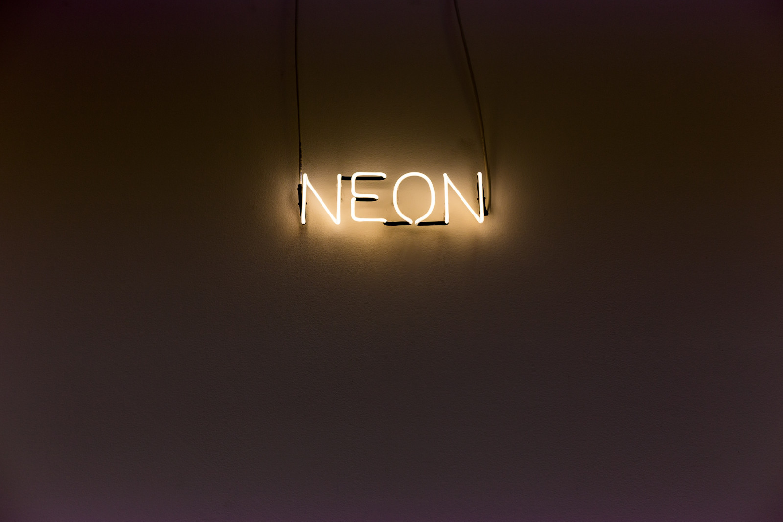 inscripción, neón, iluminar desde el fondo, pared